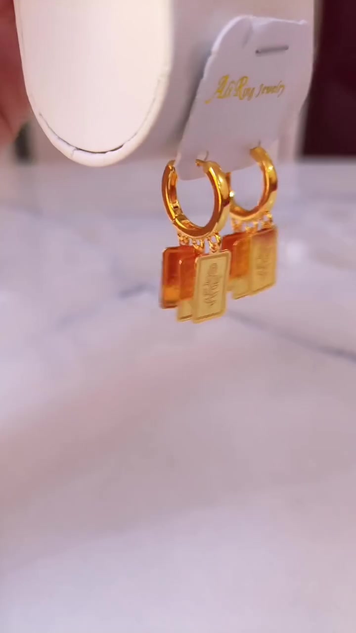 تراجي سبيكه ذهب برازيلي طلاء ثابت مقاوم للماء. 
موديل يجنن وناعم كلش نازك 🎀
اخذي لبنوتاتج او لنفسج يرهم بتاع كلو🌚
السعر 4ونص فقط 
قطعتين ب8
توصيل داخل عفك الف ✅


**إذا كنت صاحب هذا الإعلان وتريد حذفه لأي سبب، رجاءا أرسل رسالة إلى الدعم الفني**