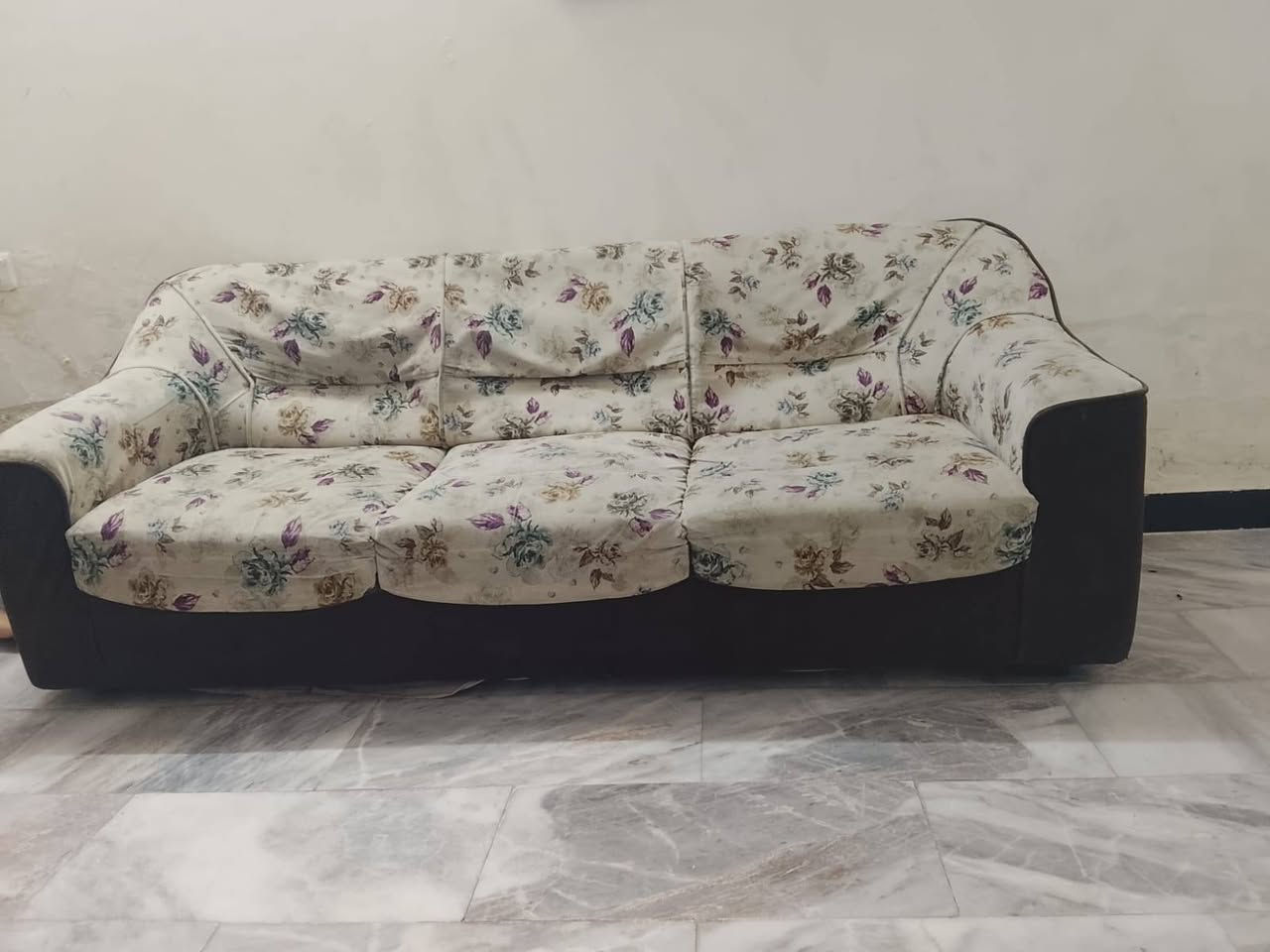 سلام عليكم تخم 4قنفات للبيع مستعجل بسعر 125 وبي مجال التواصل مع رقم 
***********
