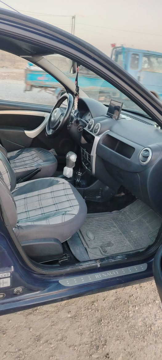 سياره رينو 2013 مكفوله كفاله عامه كير و محرك مكفولات سعر خاص  مكان رمادي ***********  و تصال عل واتساب
