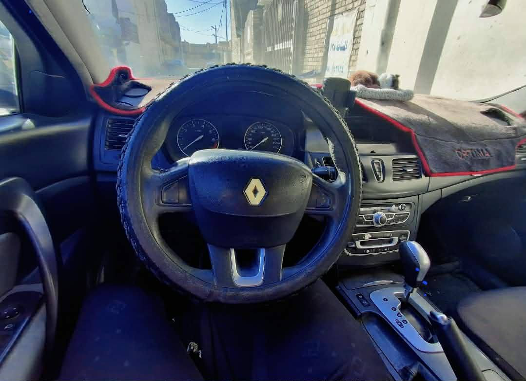 رينو سافران موديل 2012 محرك 4 سلندر 2000 كير مكفول تبريد ثلج بشرط تدفئه 
بصمه 
تبريد قطعتين 
مثبث سرعه وتحكم سرعه 
باقي المواصفات معروفه 
سعر 75 
***********

