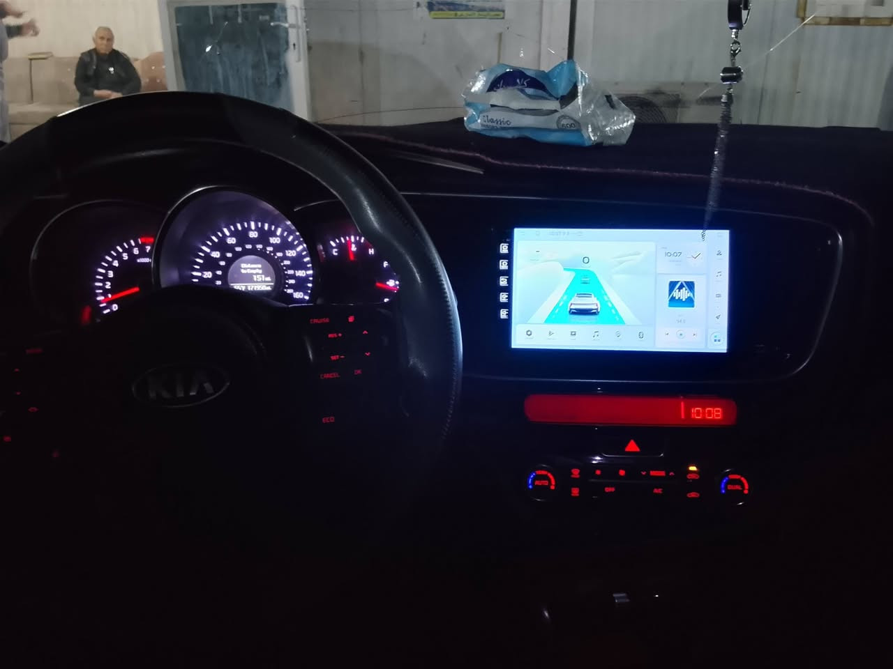 السلام عليكم اخوان 
كيا اوبتيما موديل 2014 فوللل مواصفات حداديه خير من الله قطعتين صبغ فقطط بدون جكه داخل السياره أحله من الصور كير ومحرك كفاله كشانه كهرباء بصمه تبريد السعر123 وبيه مجال قليل حك جيتك للاستفسار *********** مراوس حسب القناعه 🤍
