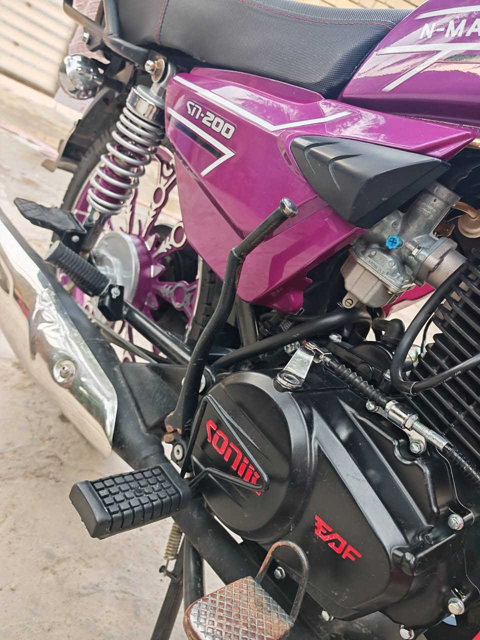 سلام عليكم وينه اليدور نضيف ومكفول
سونك ان ماكس 
مكينه 200cc دايوان كفاله ما مفتوح برغي بيها 
ضاغطه وزنجيل 
دراجه موديل 2026 نضيفه بالجيس 
اوراق كامله 
لون مميز 
نكره سلف بكل وقت 
تشغيل عن بعد شاشه كيج بانزين 
عليها هواي غراض درع واقيه وجنطه حامله تلفون 
نضيفه كلش بالجيس
سعر 950 بيها مجال شي بسيط 
الصويره شارع الحله 
***********
وبالعافيه عل ياخذها
