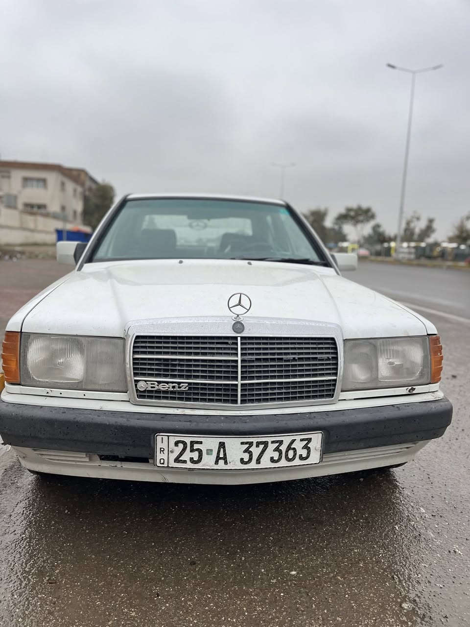 للبيع مرسيدس E190 (طيارين)
موديل 1987 

🔧 المحرك:
 • مكينة 2500
 • 6 سلندر (مكينة ونجي)

🚗 حالة السيارة:
 • الدواخل بلادي نيلي
 • هورن بوش
 • شاشة اصلية
 • حدادية جديدة
 • تخم تاير جديد
 • كهربائيات شغالة الجامات امامي كهرباء
 • باتري جديد
• بدون خياس
 • مكفولة من الحادث القوي
 • بيها صبغ قطع فقط
 • رقمها إنگليزي 
 • باسمي تحويل ثاني يوم
• لايت زينون
• ماشيه 200 الف حقيقي

💰 السعر: 65 وبيها مجال بسيط
📍 العنوان: كركوك 
***********
