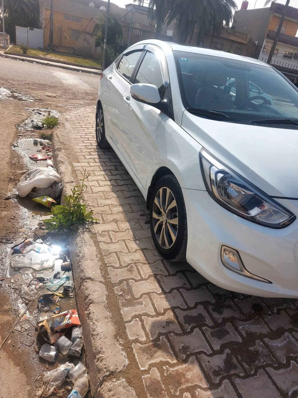 السلام عليكم اكسنت موديل 2015 خليجي بيها جاملغ خلفي الأيسر فول مواصفات السيارة على ايد وحد وبأسمي العنوان بغداد السعر 115 وبيها مجال الرقم ***********
