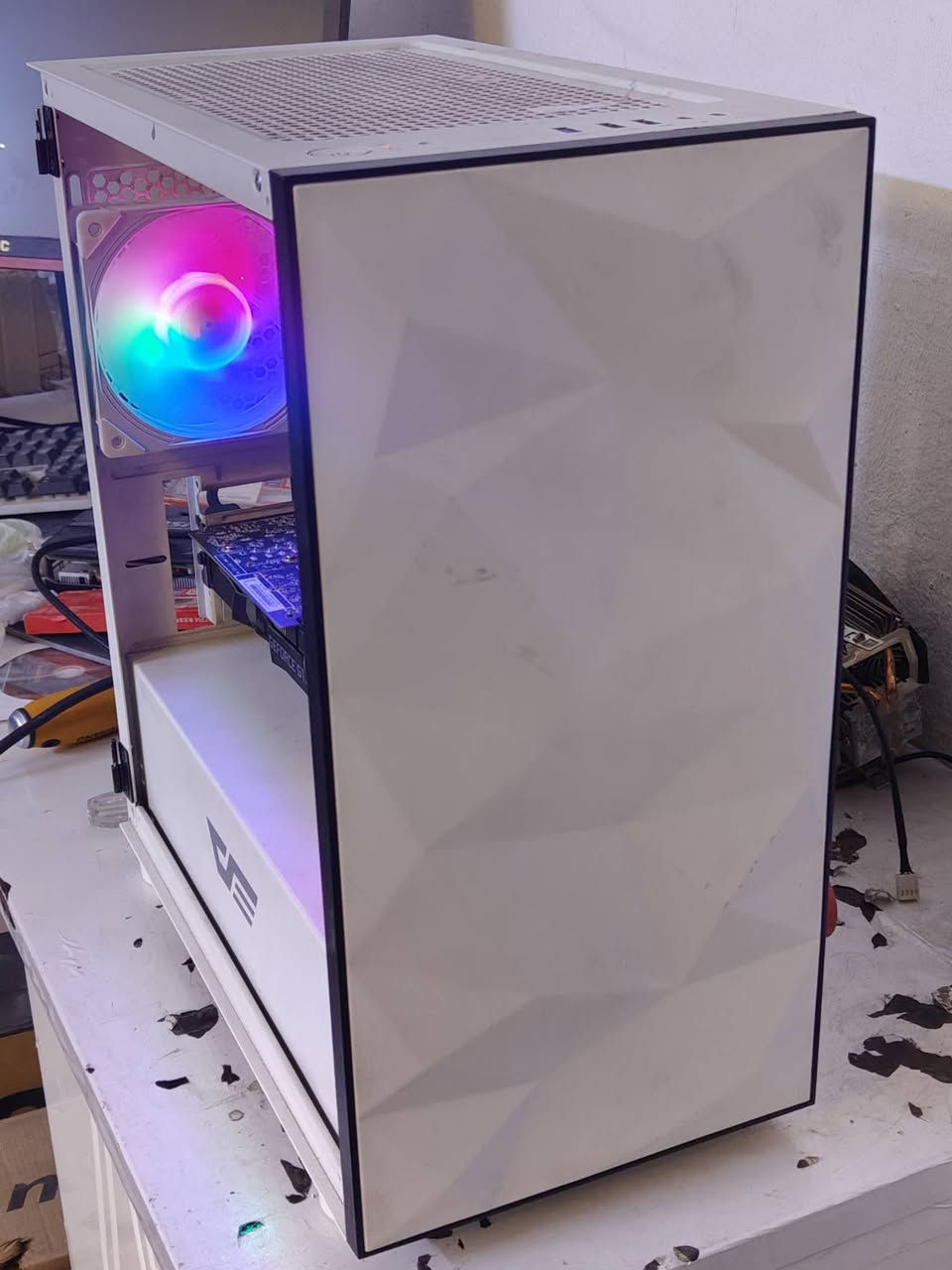 موجود
السلام عليكم 
تجميعة كيمنك شكل واداء ونظافة للبيع بسعر مناسب 💯

المواصفات :
💠GPU: GTX 1650super Zotac Gaming
 
💠CPU:  Core i5 8400  6C 6thr 4.0GHz 

💠Cooler: intel stock

💠M.b: Asrock h310cm-hdv

💠RAM:  2x8 16GB DDR4 

💠STRG: SSD256GB+HDD500GB 

💠P.s: Aigo psu 600w RGB.

💠Case: Darkflash case with 3xfan.  

💲سعر التجميعة 485 الف مع ضمان الحاسبة اسبوع بشرط تربطها على UPS لحماية القطع من الكهرباء

بغداد مدينة الصدر قطاع 23
يوجد توصيل
 واتس ***********
 اتصال ***********
