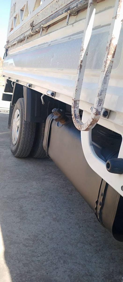 كيا حمل 2700 
موديل ٢٠١٣
سنوية جديدة بأسمي 2028 رقمه نجف    تحويل بأي مكان اني حاضر 
السياره تعمير جديد صدر جديد بالباكيت تخم تاير وسبير 
محرك وشاصي مكفول 
السياره بدون اي حادث فقط بنيد مبدل والباقي كفاله عامه
السيارة جاهزة من كلشي متحتاج صرف 
كهربائيات فوول 
محرك تجفيت قبل شهر  مابي لاتنقص ولابخار 
السيارة كلش حلوه ابيعها لجناي ابيع هيه والمحجر
 ***********
***********
