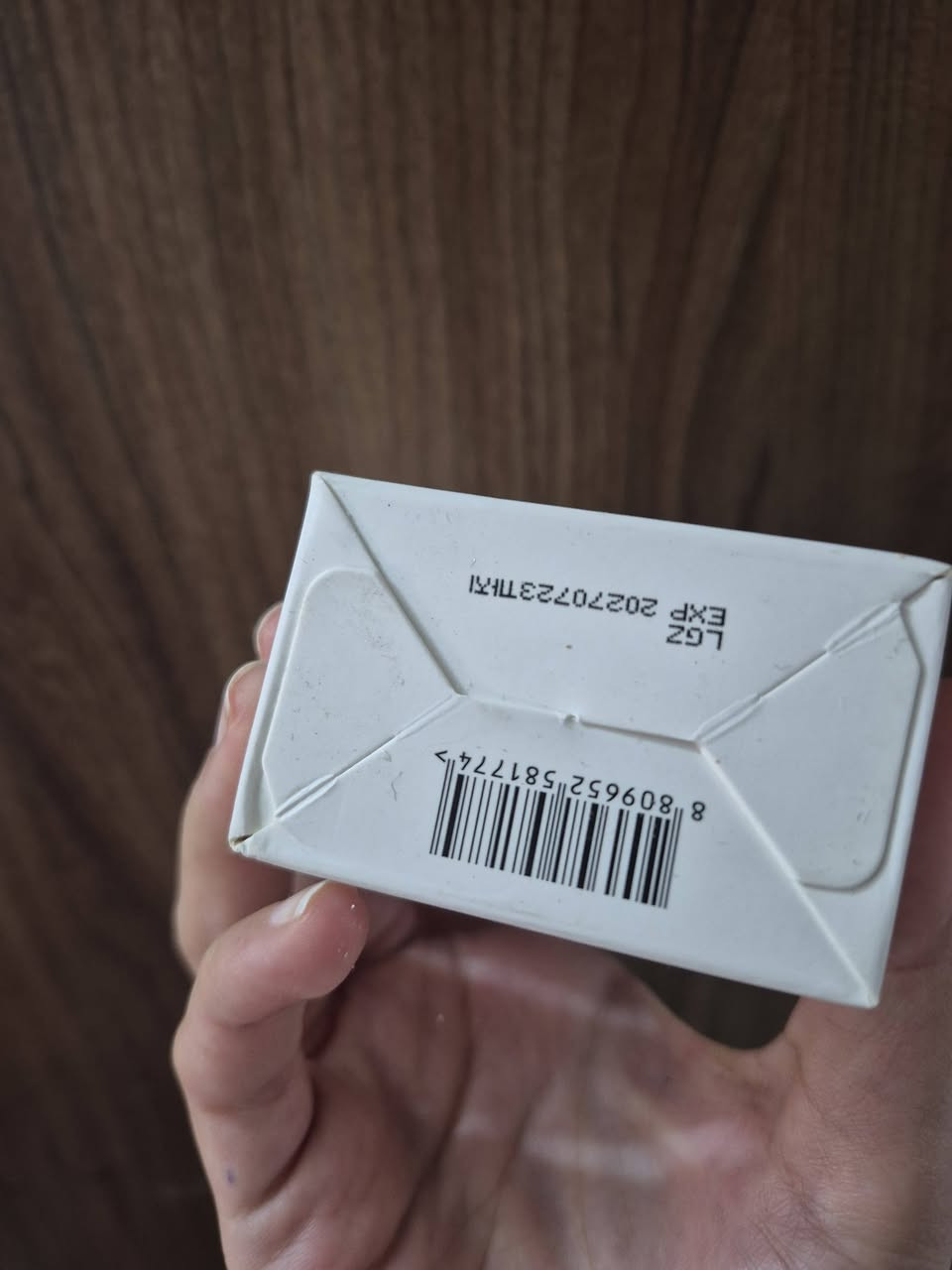 سيروم Numbuzin رقم 5 هو سيروم مركز بالفيتامينات يهدف إلى تفتيح البشرة، وتقليل التصبغات، وتوحيد لولها. يحتوي على مكونات مثل الجلوتاثيون، النياسيناميد، وفيتامين سي، المعروفة بخصائصها التفتيحية ومضادات الأكسدة.
- تفتيح البشرة يساهم في تفتيح البشرة وتقليل البقع الداكنة. - توحيد لون البشرة يساعد في توحيد لون البشرة وتقليل
- مضادات الأكسدة يحتوي على الجلوتاثيون، فيتامين سي وفيتامين E ، التي تحمي البشرة من الأضرار البيئية.
ترطيب البشرة يحتوى على النياسيناميد وحمض 
اللذين يساعدان في ترطيب البشرة.
تهدئة البشرة قد يكون مناسبا للبشرة الحساسة بفضل تركيبته
التي لا تسبب تهيجا.

استخدم واقي الشمس بعد وضع السيروم، خاصة إذا كنت ستخرج في الشمس
مضادات الأكسدة يحتوي على الجلوتاثيون، فيتامين سي وفيتامين ، التي تحمي البشرة من الأضرار البيئية. - ترطيب البشرة يحتوي على النياسيناميد وحمض الهيالورونيك
اللذين يساعدان في ترطيب البشرة. السعر ب٨.


**إذا كنت صاحب هذا الإعلان وتريد حذفه لأي سبب، رجاءا أرسل رسالة إلى الدعم الفني**