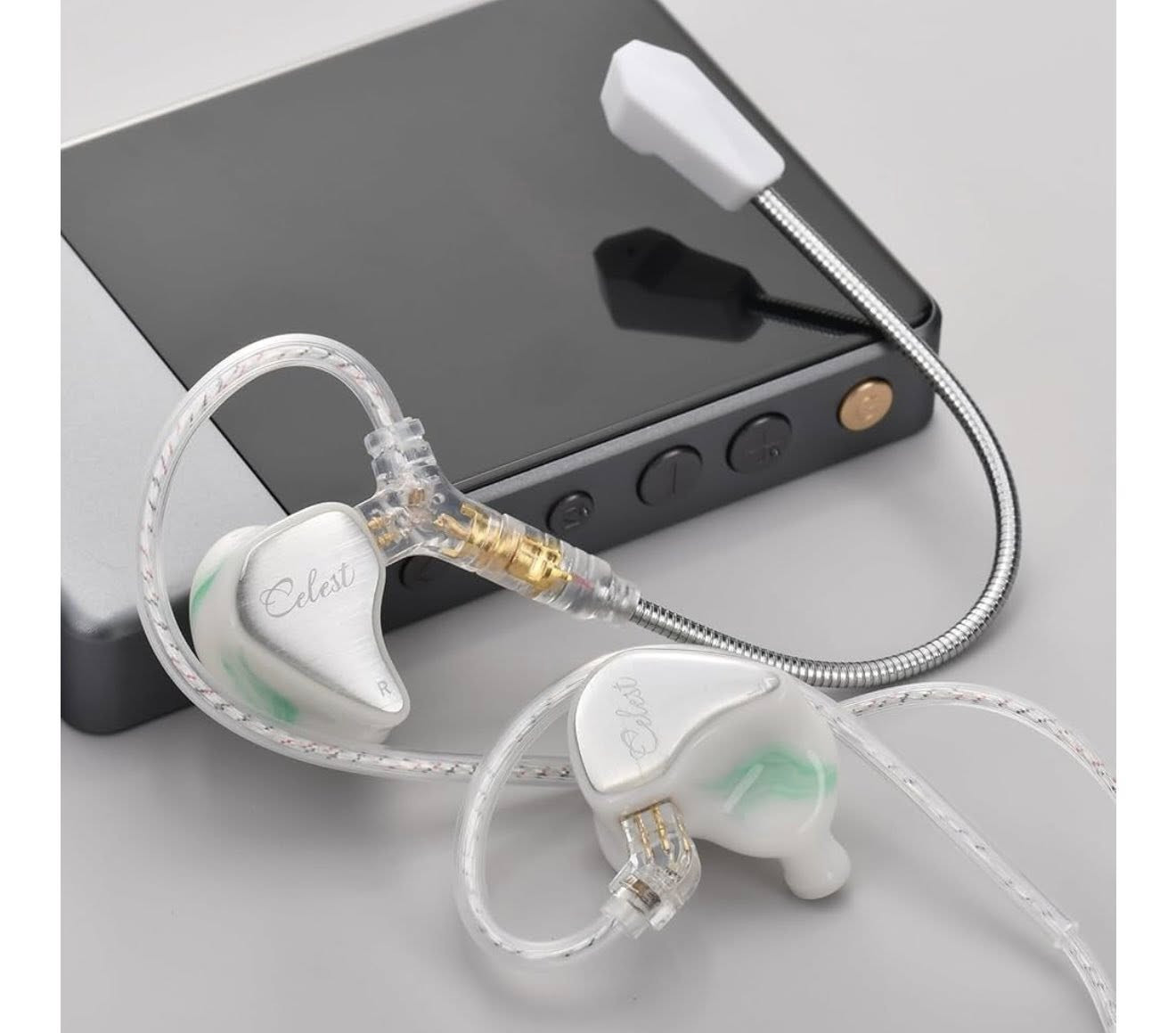 التحفة الفنية Wyvern Pro 🐉✨
• تصميم ملكي من العاج
• تكدر تستخدمها كـ سماعة سلكية احترافية للألعاب والمونتاج، وتقدر تفصل السلك عنها وتخليها قطعة "IEM" مستقلة
• المايك مو ثابت تكدر تشده وقت اللعب والاتصالات وتكدر تشيله بسهولة
السعر :35 الف فقط 
للاستفسار: ***********
