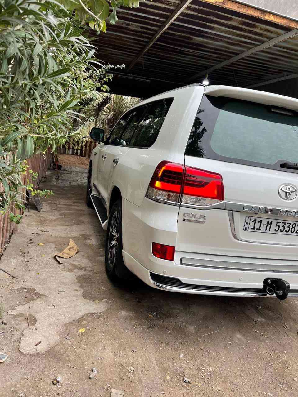 لاندكروز ابيض 2020 رقم بغداد انكليزي السيارة كفالة جديدة كلش ماشية 96 الف GXR  فول مواصفات 8 سلندر سعرها 575 وبيه مجال السيارة موجود بالبصرة
الاتصال على الرقم ***********
