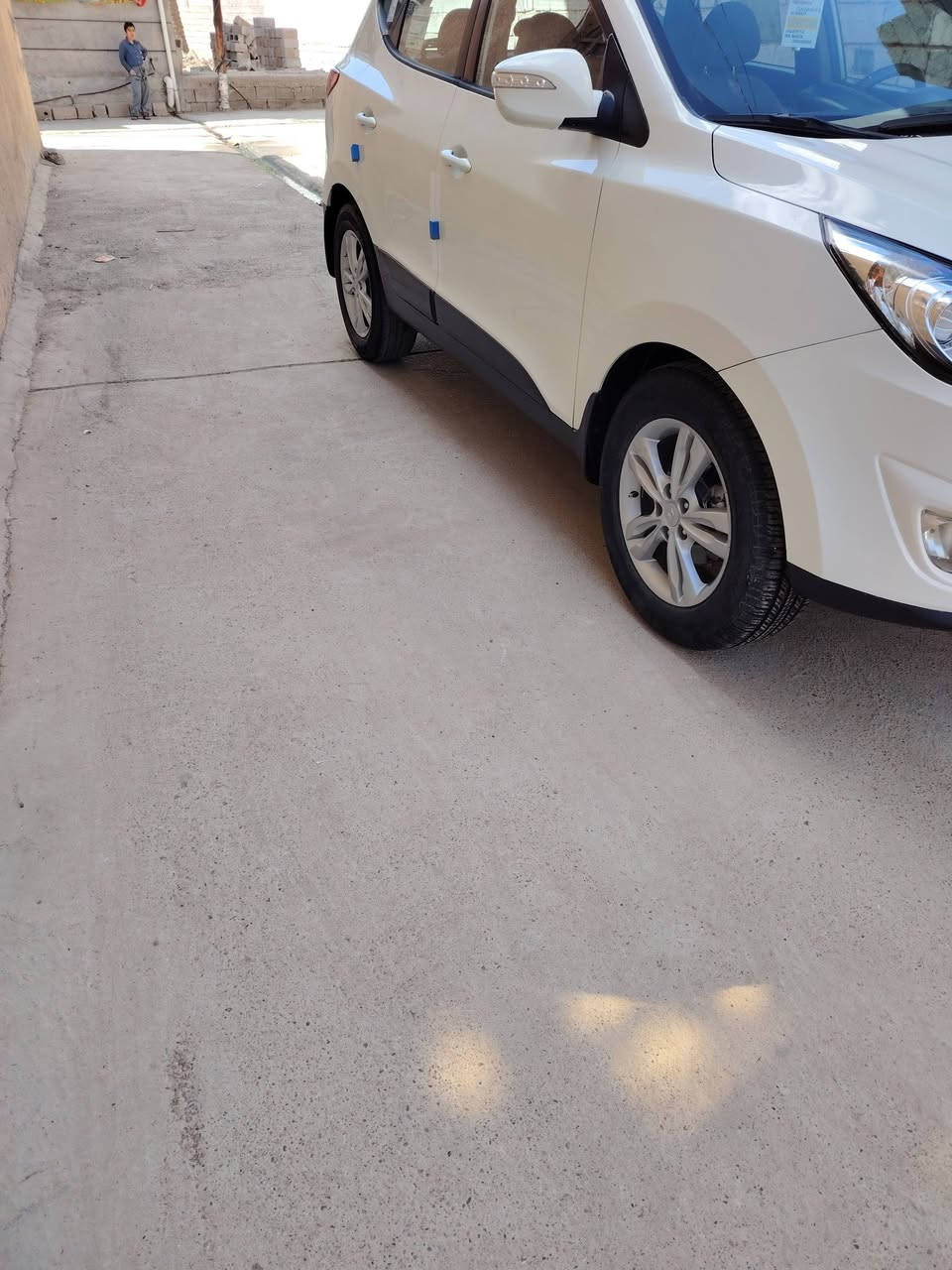 توسان موديل 2011 خليجي بيها جاملغ خلفي صبغ سياره مكينه كير محرك  صدر تبريد كوله جاهز سياره رقم شمالي باسمنا تحويل ثاني يوم السعر ب 128 وبيها مجال  العنوان ديالى بعقوبه للاتصال ***********
