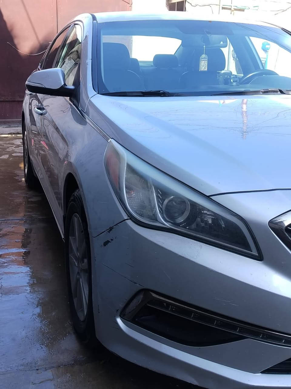 السلام عليكم
سوناتا 2015 امريكي 

رقم كربلاء دولي 

سنويه لل 27 مجدده 

بااسمي 

مكينه 2400  

ضربه الجاملغ الخلفي الايمن عكس السائق وشويه ملاحض بيه من الجنطه 

السياره عليها ادامه كامله وتخم تاير جديد

ماشيه 112 ميل 

السعر  112 وبيه مجال 

الرقم. ***********

*********** 

مكان السياره بغداد حي النصر
