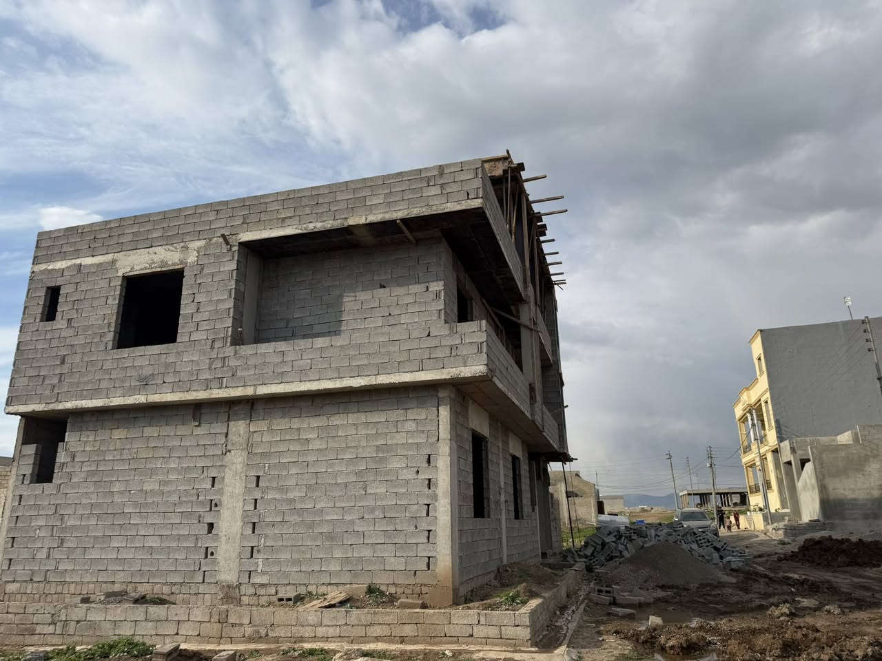 دوميز قريب من الكمب هيكل مساحة 154 متر مربع ركن اتجاه جنوب شرق ممتاز  ثلاث طوابق.
السعر 670 ورقة ومجال .

للاستفسار راجع عقارات ( آدور 1_ 2 ) دوميز و وارستي او اتصل على الأرقام التالية:

*********** فراس 

*********** باور 

*********** خضر
