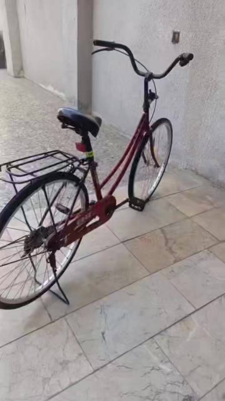 السلام عليكم بايسكل بناتي للبيع موديل2018 غراضه كامله جاملغات وبريكات سعره 70قفل مكاني بغداد شعله خطيب الزراعي رقم ***********
