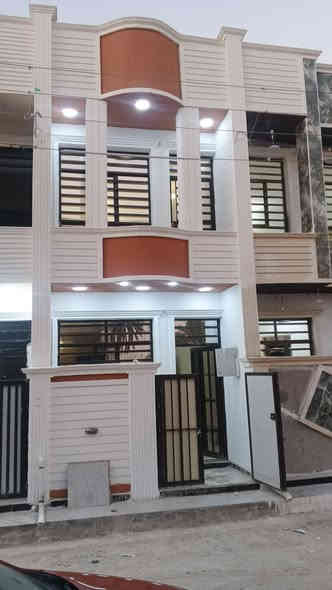 🌍للبيع. 50 متر 3 نوم 
الموقع: بغداد _ الدورة _ ابو دشير
📌شارع النفط قرب مدرسة الفيالق 

تفاصيل العقار 
✅المساحة:50متر
مواصفات البناء 
☑3غرف نوم واسعة 
☑استقبال مريح 
☑مطبخ بتصميم عصري.
☑صحيات عدد(2)
☑تشطيب درجة  مع جميع الخدمات 
🔴ملاحظة :الدار يسلم فورآ جاهز
🔴البيع مباشر من المالك
📜نوع العقار: طابو زراعي _ سند 25_ إقرار محكمة _ 
بناءً 2025
للإستفسار 
📲مراسله الحساب مسنجر
*********** واتساب
