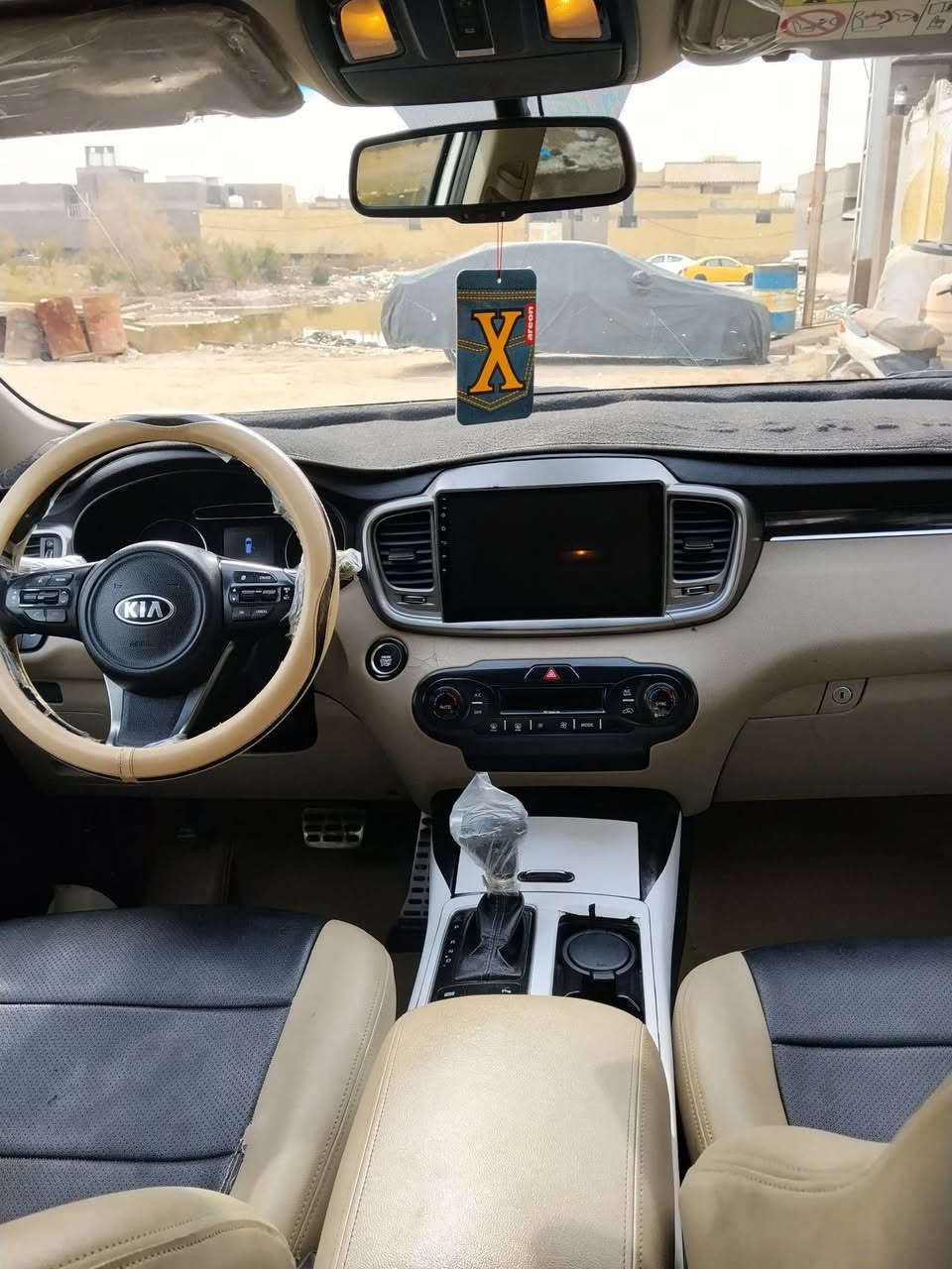 سورنتو 2016بغداد  خليجي باسمي مشروع وطني ماشيه 140 
مكفوله كفاله عامه 
محرك كير كفاله مامفتوح 
6 سلندر بصمه 
7 راكب تبريد 3 قطع علامة سورنتو بالدوسه 
داخل جلد لونين كشن كهربائي  
 مري شفط انظمة قياده    لايت زنون 
حساس امامي خلفي علامة ترحيب عند الاقتراب 
كامرا دواره شاشه كبيره السياره بوضع الشركه 
كتلوكات  السياره جديده جداً 
السعر225$
 المكان المثنى.(*********** )
