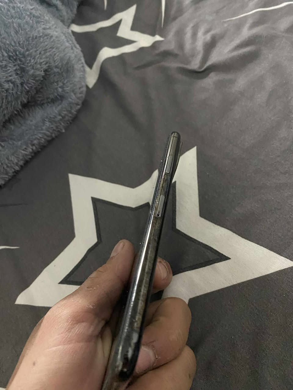 سلام عليكم 11pro max جاهز جديد وتر بروف شرط نورمال ذاكرة٢٥٦ ملحقات كاملة بطارية 76بس انسة الصرف جهاز مكفول من كلشي بيع او مراوس ب12او13 مبدل شاشة بطارية  ضهر عادي بس كون الشاشة اصلية مكاني الخالص ***********
