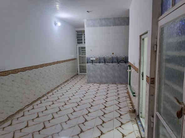 شقه للايجار بناء جديد. طابق ارضي
العنوان: حي رمضان/شارع مؤسسة اليتيم العراقي/شارع الحديقة بنهاية التبليط
المساحة/١٠٠م /سعر الإيجار (٤٥٠الف)لكل شهر 
حيث أن الشقة في الطابق الارضي تتكون من/طارمه صغيره +إستقبال+صاله مع مطبخ+حمام +غرفة نوم
علماً الدرج منفصل (باب وحده) وكما موضح بالصور ادنى. 
للاستفسار الاتصال ع/***********
0772386014
