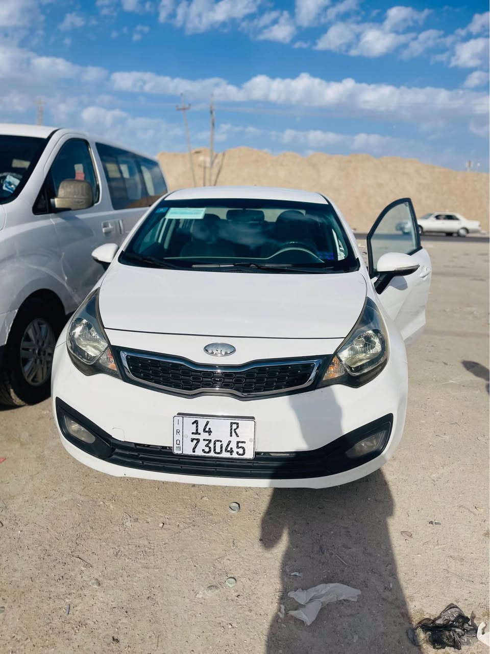 السلام عليكم كيه ريو 2014 خليجي سياره مكفوله كفاله عامه من الضربه والصبغ  بأسمي تحويل ثاني يوم   كير مكينه بلكارتون حداديه  جديده  كهربائيات كلها شغاله تبريد تدفئه شغاله السياره ما ناقصها برغي *********** متواجد واتساب  مكاني الزبير Singapore
