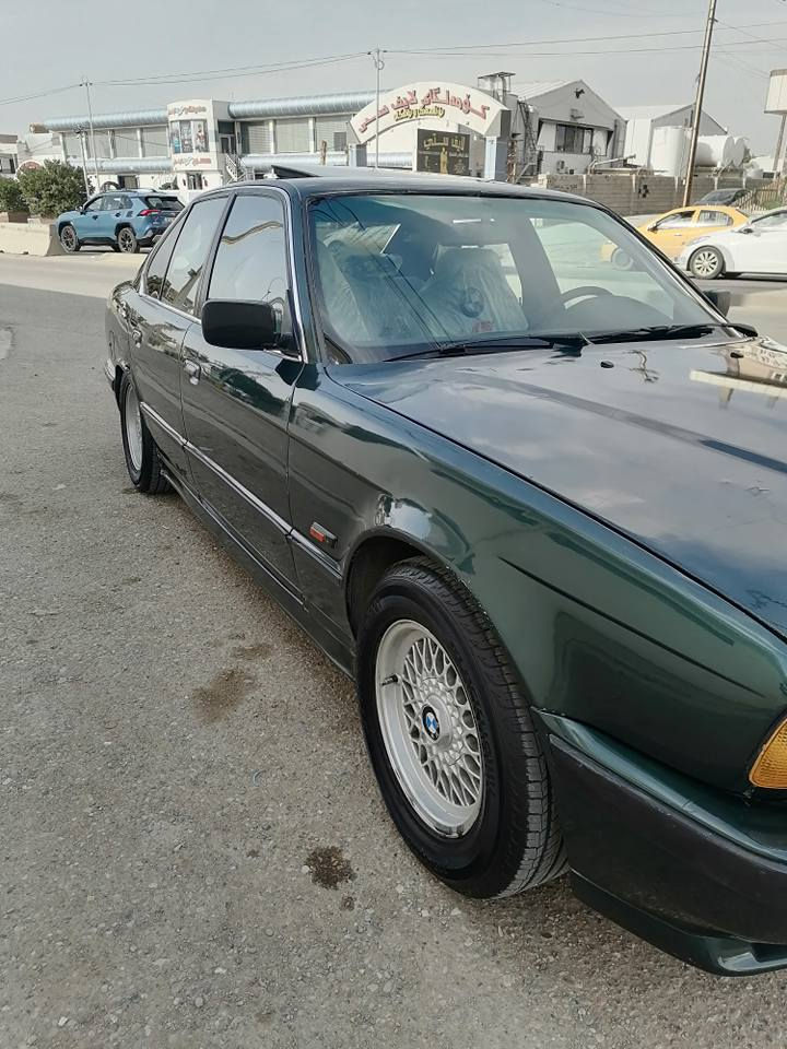 بیئم دبلو بۆفرۆشتن مۆدیل 1991 مەکینەی 525کەپس بیلاد گیر عادی گیر مەکینەی بەشەرت بی سەرف بی بخار بی لیدراو بؤياخ عام بؤ جواني رەقەم سلیمانی رەقەم سنەوی تازایە تا 2030 بە ناو خۆماوەیە دەفتر بەنزینی هەیە تحویل غرامە بەشەرت مواصفات سلایت کوشین جلد چوار جام کارابا سوکان 95 ئیرباک پیش پان بۆنیت پان پیشی کامل کراوە بە 95  پاوەر ABS قوفل مەرکەزی دەعمی ئیم  چوار ویلو تایی تازەی لە ژیرە تاخم پیش کارابایی به شرت تەقەو ڕەقەی  بەشەرت ماڵ دۆستا دینار مصرفی تیا نیە ناونیشان کركوك رەحیماوە  *********** //*********** كركوك, العراق
