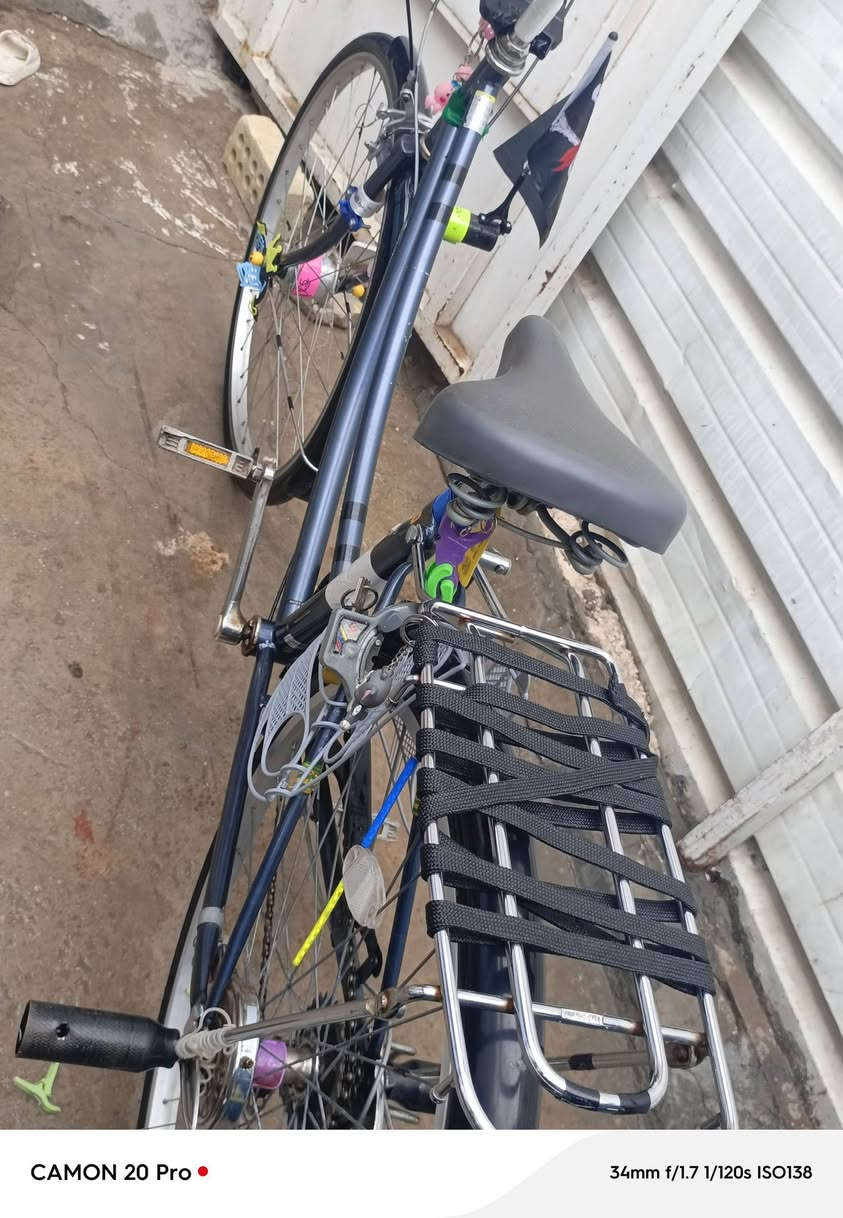 سلام عليكم شباب هذه للبيع مديل21 لون اسود حبري موديل 21 كير شغال خفيف و ثكيل تكدر  تسوي نضافه 100/95 حلو مرتب هوه وغراضه ب120 بدون غراضه 100وبي مجال لطيبين مكاني بغداد شعب جمعيات شارع 15 تواصل ***********
