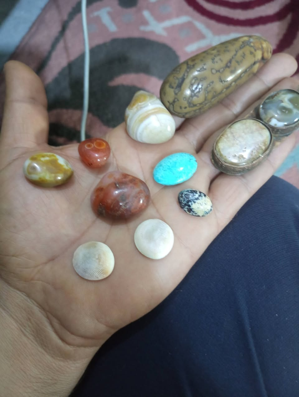 السلام عليكم اخواني هاي الأحجار من زمان عندي واريد ابيع بس الله شاهد الله شاهد ما اعرف اسعارهن ولاعملهن فارجو تقييم وابيع شلع رجاء وشكرا


**إذا كنت صاحب هذا الإعلان وتريد حذفه لأي سبب، رجاءا أرسل رسالة إلى الدعم الفني**