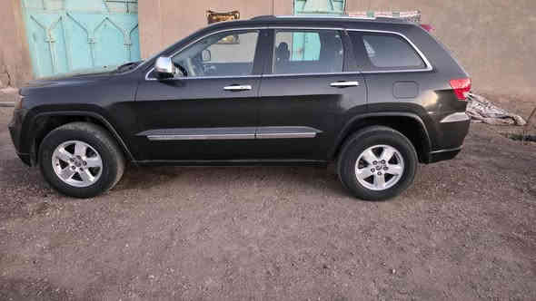 سلام عليكم جيب 2012 
باسمي بغداد 
قطع صبغ ابيع حزام 
بدون دواخل 
6 سلندر 
3 و600
لبيع أو مراوس حسب رغبة 
عنوان بغداد كرخ
مكلف بنشر
سعر135
***********
