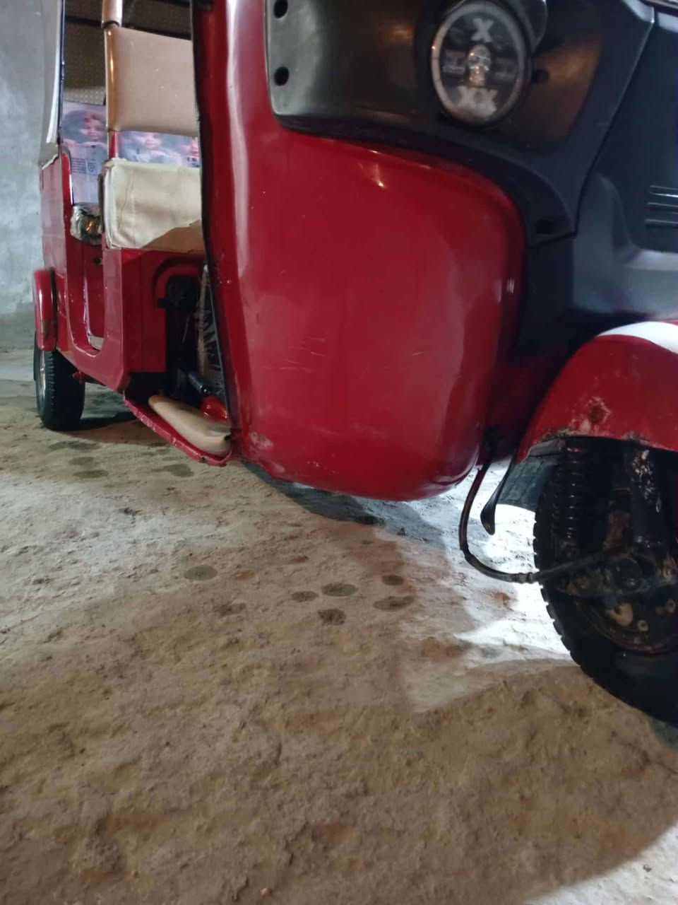 سلام عليكم تكتك 18 رقم رقم واسط لوحات طالعه تحويل ثاني يوم تكتك ما ناقصها شي ابد من ايدك لشارع  ***********
