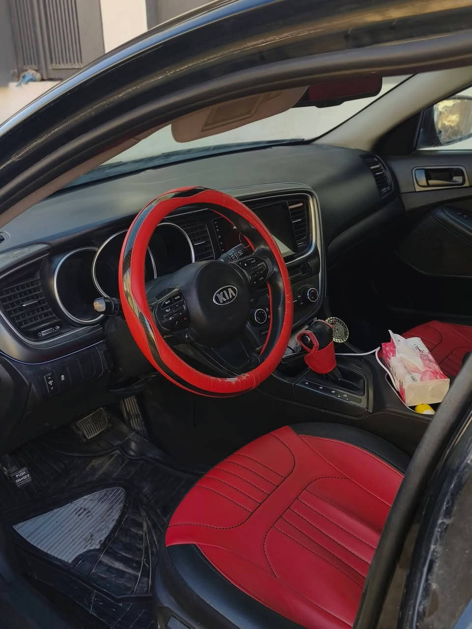 ‏السلام عليكم
‏اوبتيما 2015 وارد امريكي رقم دولي مداور ثاني يوم 
‏كير ومكينه خير من الله السياره على ايدي 
‏بيها تخم تاير وباتري جديد
‏حادثها بأمريكا جاملغ عكس السياق فقط مصبوغه حزام اثر شخوط .....مكانها الديوانيه 
‏السعر 110 وبيها مجال بسيط 
‏للاستفسار ***********
