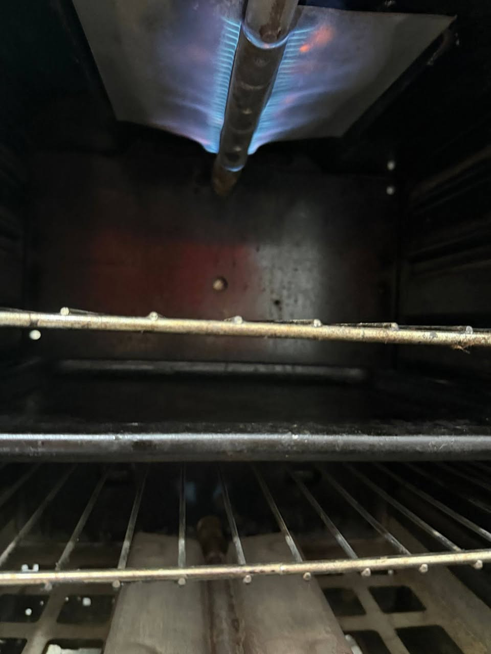 طباخ ب100ايطالي ميز طعام ب100كرسي هزاز ب100 جربايه طفل ب40ساحبه دهون ب35السعار نهائيه ***********
