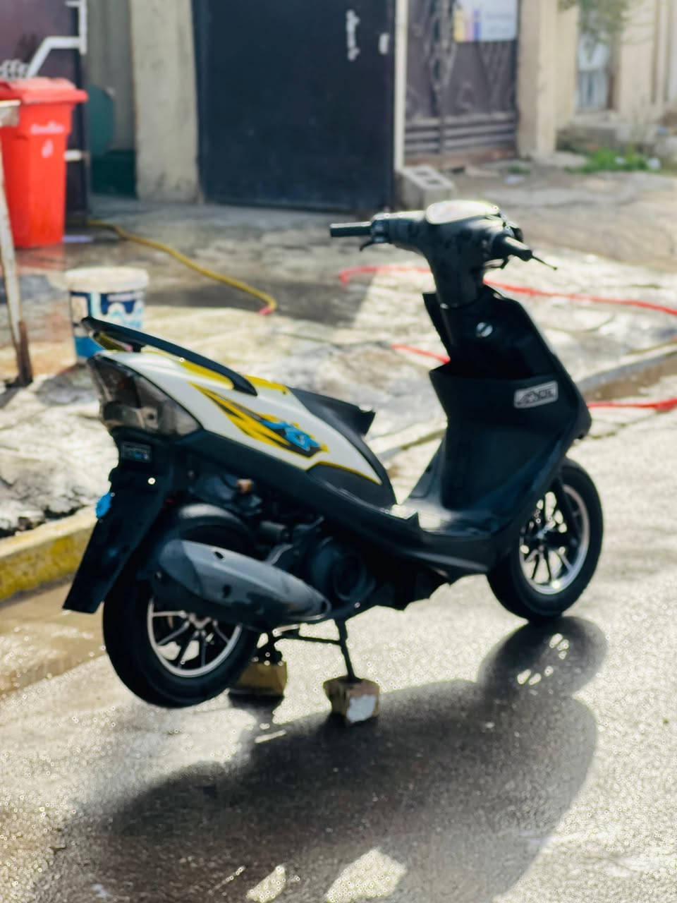 سلام عليكم دراجه ماكس عدله دراجه من التاير التاير بدلاديه بيها وياله رياضي مكينته خرسه صوتها متسمعه  كهربائيات كامله شلعه ومعدل ترايك وين متريد مكينه 55 مداريه من كل النواحي مكاني بغداد حي جهاد سعرها (555بيها مجال) ***********
