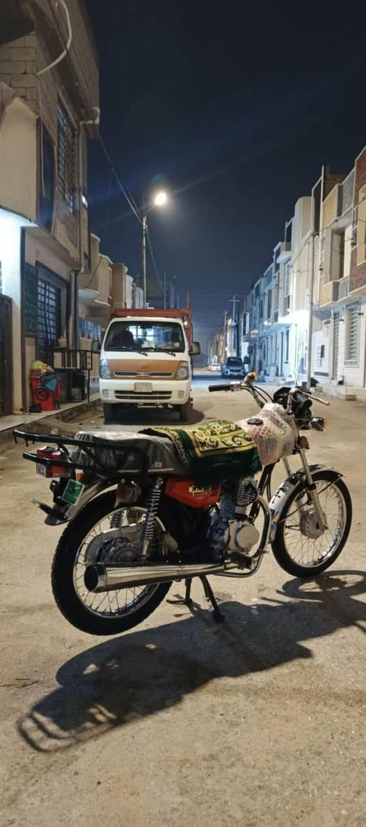 سلام عليكم نامه شلامجه 23طالعه بل24شهر 11 دراجه مكفوله من تفيلس لونه احمر وكيله نوفل ابو سماوه 3نسخ سويج دراجه كله اصلي ماكو شي مال متياز او شي تجاري كفاله من ويل للويل مكاني كربلا الحولي /*********** سعر 1150وبيه مجال بسيط
