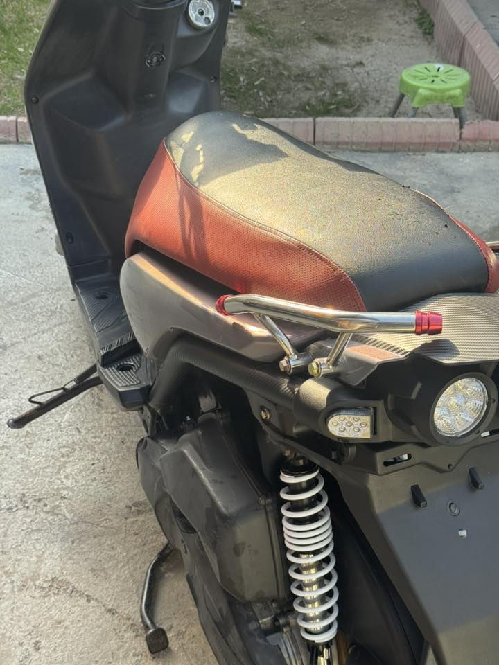 سكنس جبلي موديل ٢٠١٤
انطيكياهن ليكدام حتى تعرف.

سعرها ٩٧٥ /العنوان بغداد الاورفلي

الدراجة اول متشغلها وهية باردة بيها دخان ابيض 

ورة متحمة يروح الدخان

الدشبول شغال لاكن عداد السرعة والطوافه ميشتغلن.

قمجي السكليتر مو مالتها يچلب.

غير هيج ما بيها

بوشة ٥٨.٥ 

سلف رياضي

نوزل ٨ زروف 

كلج رياضي اصلي من شركة TwoPro

شلعة ومعدل 

تغليف كاربون فايبر بچم / شاصي /الذيل/ جاملغ امامي

عليها ادامه كاملة من نوزلات وفيتيم دهن الدراجة ودهن الاكسل

وزوج تايرات جدد

بانزين فقط سوبر / محسن /العادي مشايفته .

اكفلك سرقة عشائريا وقانونيا 

متواجد وتساب / ***********
