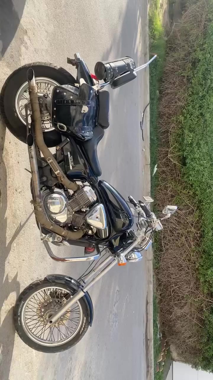 سلام عليكم هوندا ستد 400cc للبيع مكان بغداد الأعظمية الدراجة بيه سنويه بابل باقي بس استلام الوحات تكدر تشد الوحات الورقيه و تطلع بيه كلش طبيعي الدراجه حلوه مرتبه تاير خلفي جديد و امامي باله نضيف صدره حلو قبل فتره بدلت الجبن مالته مسويله ادامه الدراجه بلكات و الفلاتر هوا و بانزين بس عندك نقص اشاير خلفيه و الاماميه مدتشتغل يعني شغلات بسيطه انشالله متحتاج تصرف عليه شي زنجيل جديد الدراجه بل مشي كلش ناعمه و حلوه السعر 16 ورقه وبيه مجال بسيط موجود واتساب و رقم ***********
