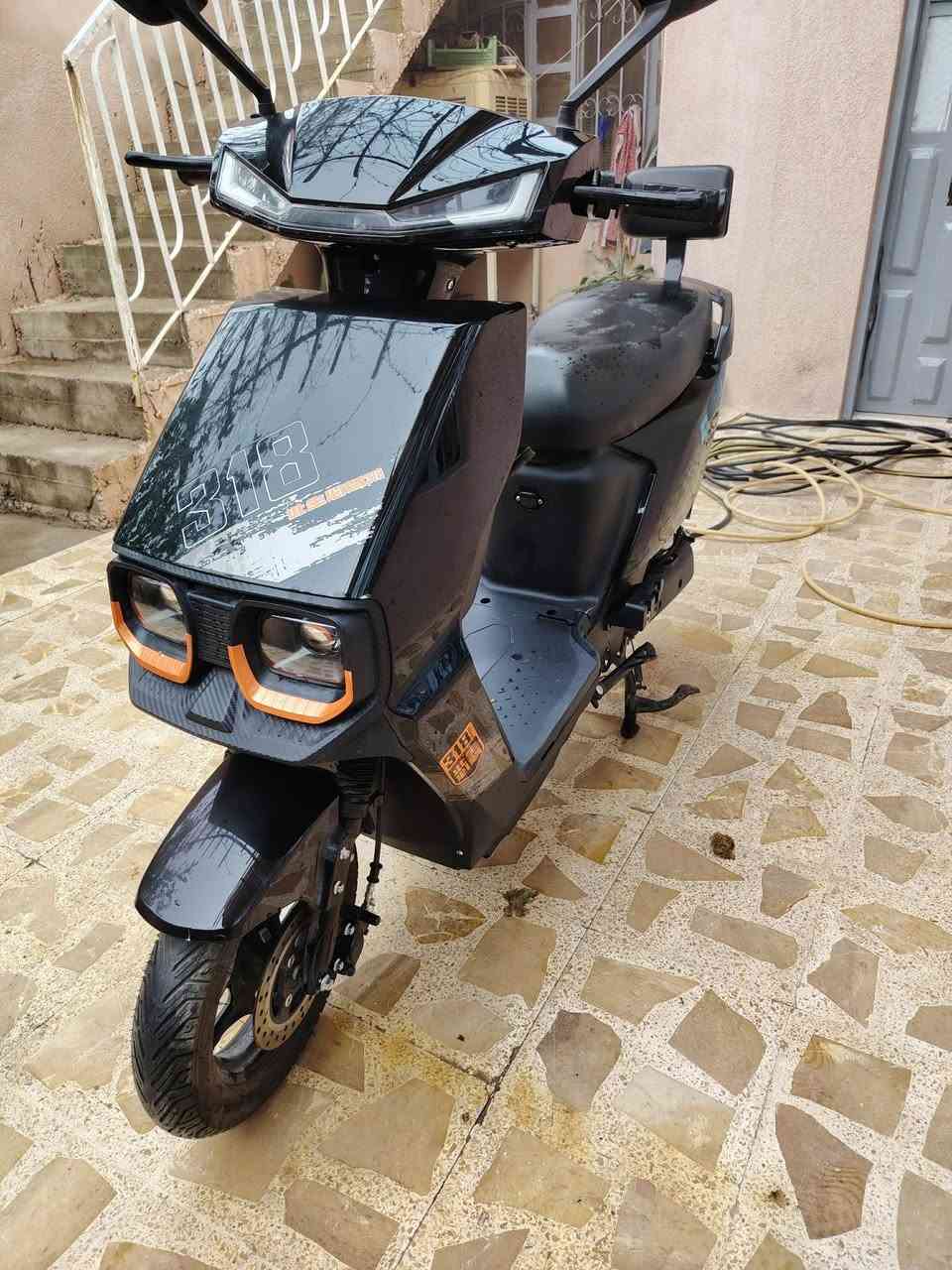 السلام عليكم 
مكلف بالنشر
ماطور شحن للبيع واقف بيه فقط بطاريه وحده وتوصل عل هذ رقم ***********
