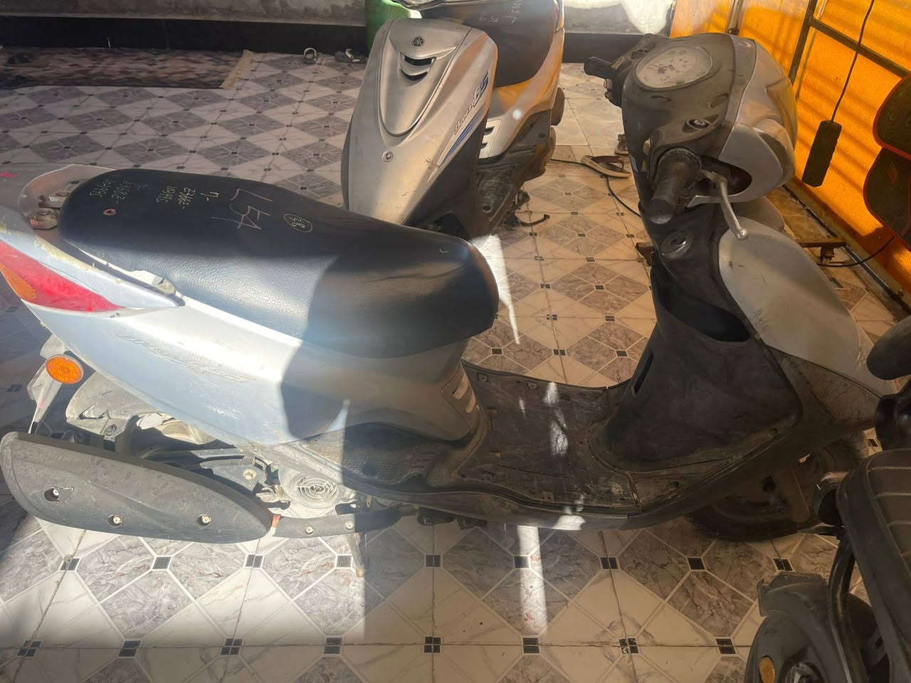 دراجه بريز كامله ما ناقصها شي حاويه قبل سبوع من نزلت اول ما ماشيا هواي ما مفتوحة شلعه ومعدل خير من الله مكاني الجزيرة شارع الإمام زين العابدين رقمي ***********وسعر 900 وبيها مجال بسيط
