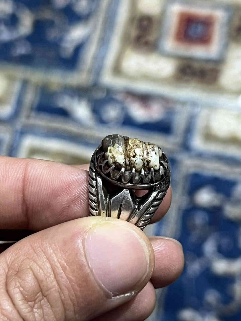 ‏اللهم أجعلني مُباركاً أينما كنت وأنفعني وأنفع بي وسخرني للخير وسخر الخير لي.
ملوي نباعي شفاف ابيض مكشر قديم 
صياغه يدويه قديمه 
بغداد م الصدر ***********
