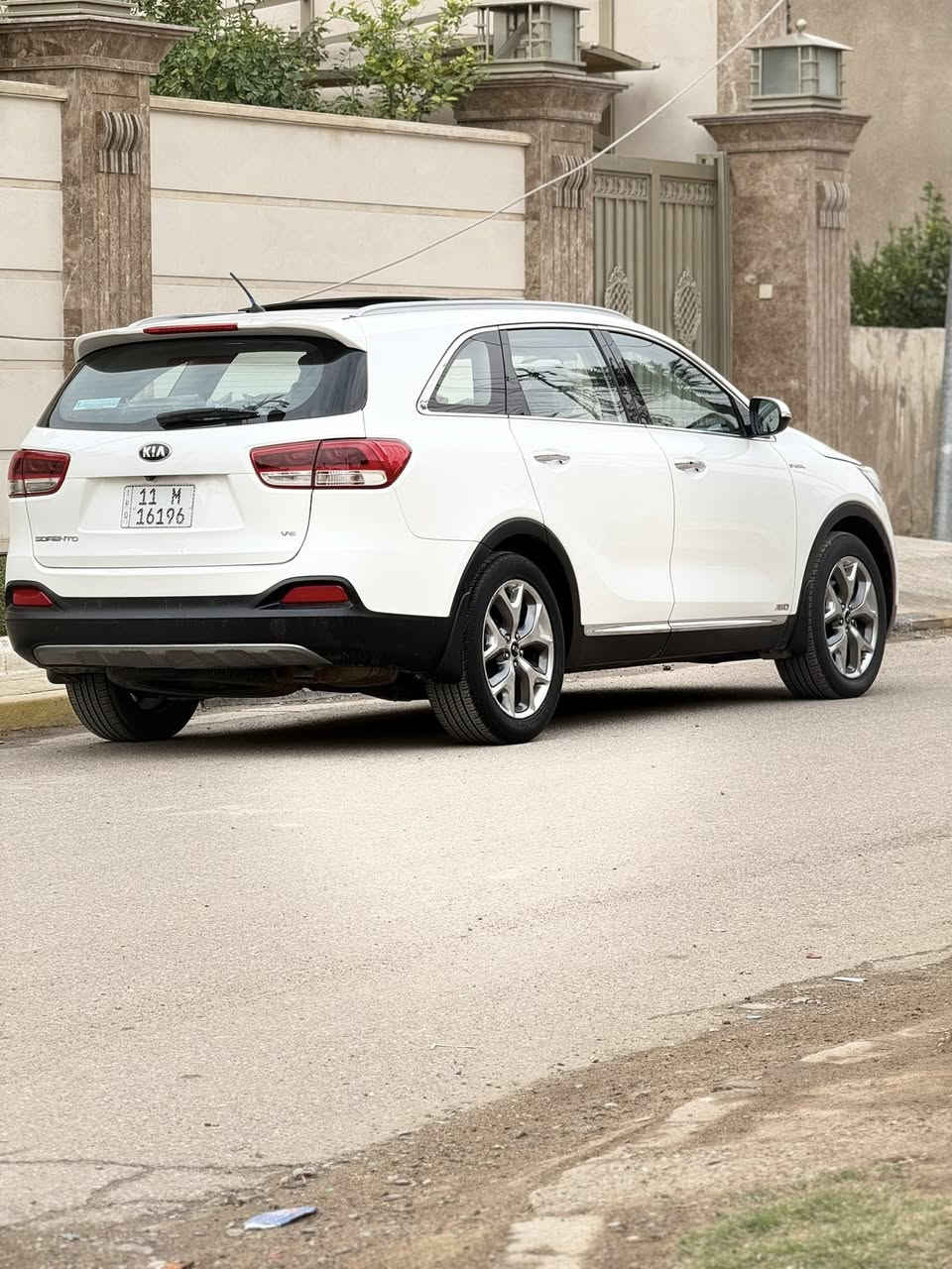 سورنتو ١٦ خليجي  رقم بغداد بسمي
فول مواصفات  واحد ع واحد 
مكفولة كفالة عامة فقط بارد
محرك  والكير كفالة عامة 
عداد المسافة 99 حقيقي 
 المواصفات 
ستة سلندر 
٧راكب 
فور ويل 
٣ قطع تبريد 
جنطة كهربائية 
بصمة تشغيل 
ابواب بصمة
مرايات شفط مع اشاير 
زراك لايت 
بانو راما 
مري شفط 
علامة سورنتو بدوسة ضوئيه
حساسات امامي
حساسات خلفي
٤ انضمة تشغيل سبورت ...ايكو.... عتيادي... ادشن
٥ ويل كروم
شاشة 
جي بي اس
فول تحكم ستيرن 
نضام تثبيت السرعة
مكينة وكير وحدادية كلش جديده
زنون عالي  ناصي 
كشافات ضباب
كشن السايق ولراكب كهربائي
كامرة دوارة خلفية
كشن امامي خلفي تدفئة وتبريد 
ونعتذر عن الاطالة بعد بيه مواصفات 
العنوان بغداد
السعر ٢١٢
رقم صاحب السيارة ***********
