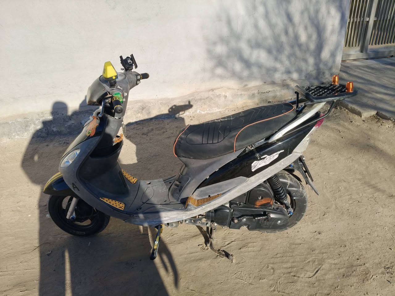 السلام عليكم اخوان دراجه ماكس منغولي 49بلادي
دراجه مثل ما موضح بصور والفيديو دراجه حليوه ومرتبه جاهزه سلف وهندر كهربائيات شغاله يحتاجله تشدله لايت خارجي .هديه ويه الدراجه دبه دهن لتر

السعر 550قفل 

العنوان الفلوجه صقلاويه 

رقم *********** متوفر واتس اب في حال ماجاوبت عل اتصال
