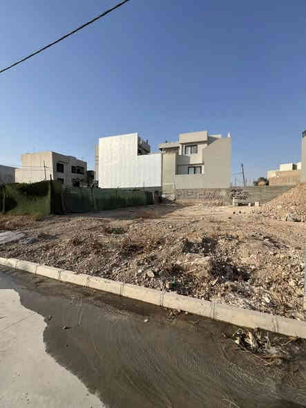 🛑عقار للبيع من :
🛑عروض مكتب ((العلاف)) لتجارة العقارات 🌟
🛑ارض للبيع مساحة 150 متر الواجهة 7.5 متر ✨
📄سند سكني ملك صرف / شرط القرآر التمليك والتحويل
❌لانتعامل برفع سعر العقار عن سعرة الأصلي نجمع البايع بالمشتري مباشرتأ _ لا نوقف البيعة بخلاف عن الدالية 
🛑موقع مميز جدأ 💥 
🌍الموقع / حي الرفاق قرب (( مدرسة الصينية )) 🏫 
🛑يقع على شارع تبليط بعرض 12 متر 💥
للاستفسار 
⏮️مراجعة مكتب العلاف لتجارة العقارات 🌟
أو الاتصال 
☎️ أسيا ***********
أو
☎️ كورك ***********
⏪️مع العلاف للعقار استثمارك في آمان ⭐️
🌐عنوان المكتب / الموصل _ حي الزراعي قرب جسر السويس 🔥
📌نستقبل عقاراتكم وطلباتكم العقارية .
