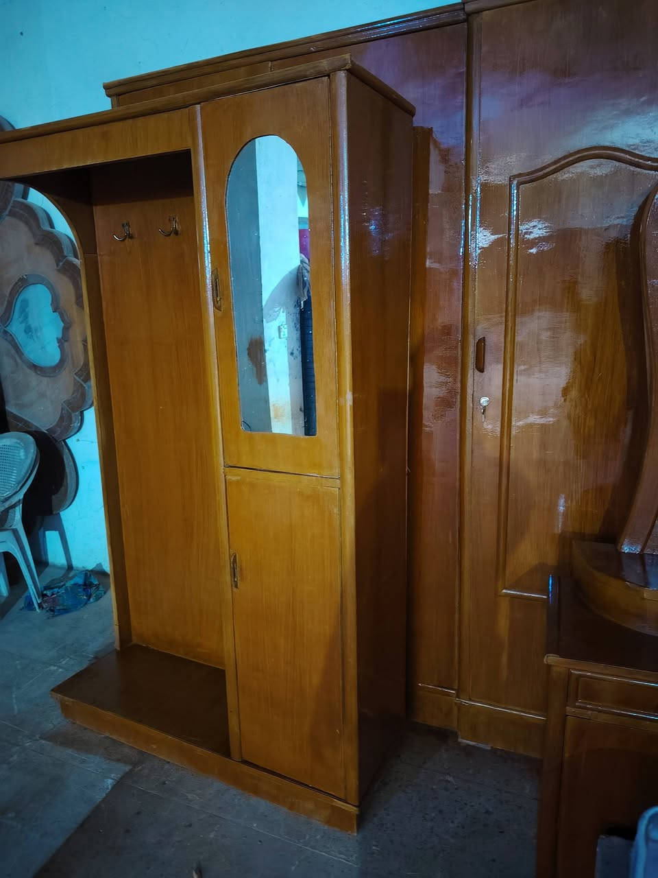 غرفه 5ابواب نجاره 450وبيه مجال ***********واتساب
