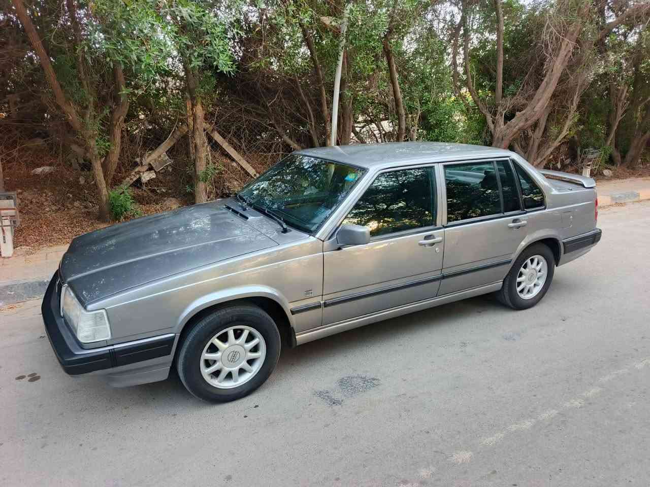 للبيع 
فألفو حجم 940 موديل 1994 محرك تيربو 
 لون رصاصي فاتح 
مكينه كير حداديه كله حاويه جديد
 تبريد شغال
 كهربائيات ضفاير جديد 
غرفه تخم تاير جاهزه من كلشي 
كفاله من الكص والضربه والخياس والاصوليات على الفحص 
سنويه2031 بسمي 
سياره أحلاه من الصور 
مكاني النجف الأشرف/ حي ألاشتراكي 
***********
