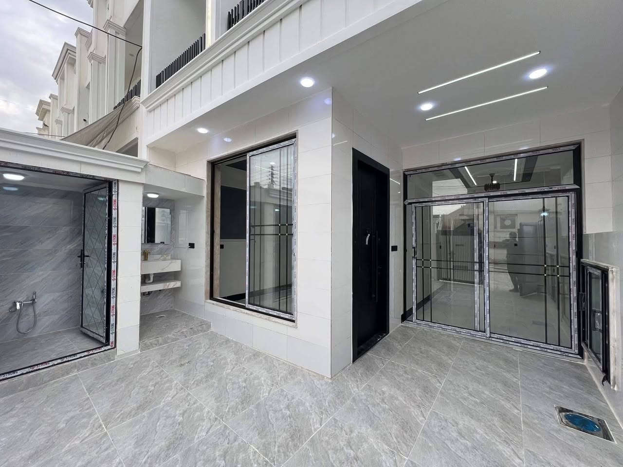 بيتين زيرو للبيع في أربيل حي فرمان بران
مساحه 125م
قرب شارع الكورنيش 
4نوم
شارع 12متري 
السعر: https://t.me/aqarathavalan

￼⁨***********
***********
