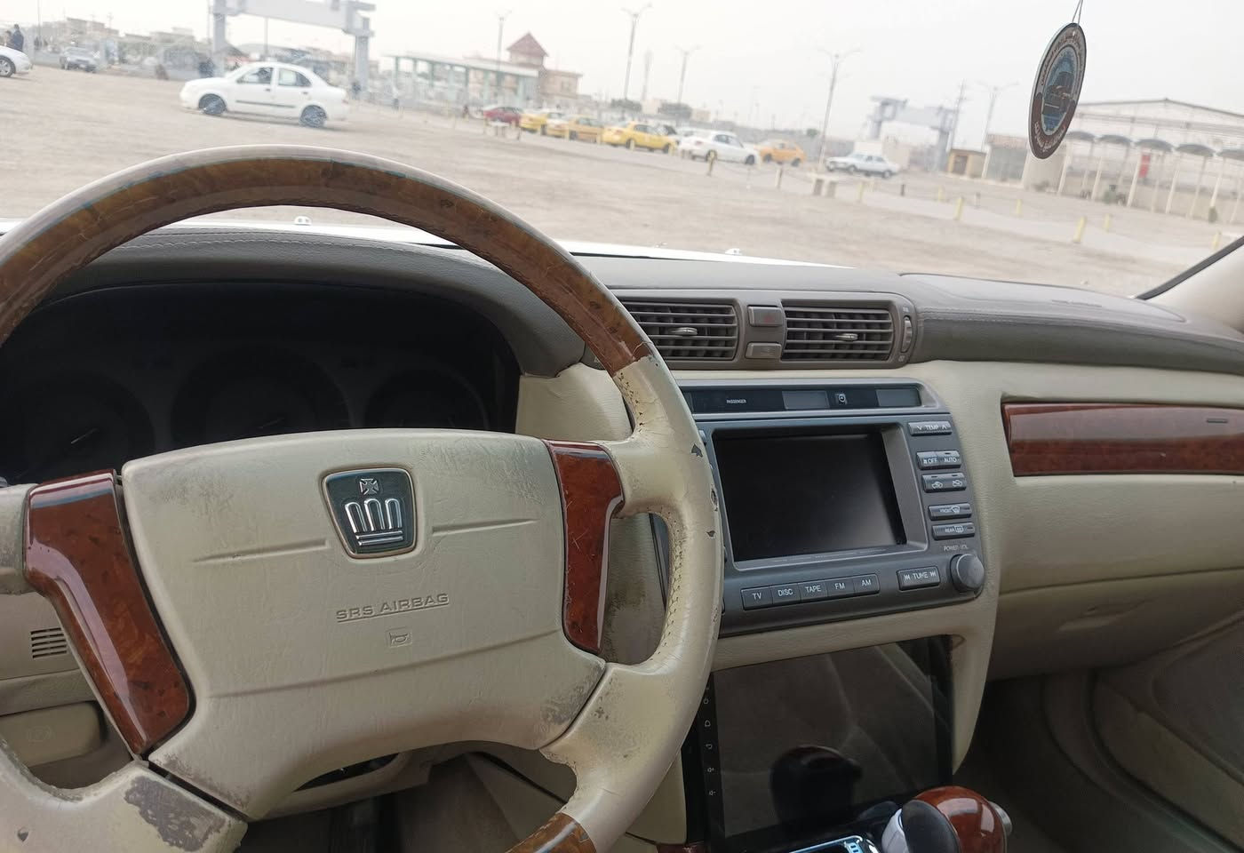 السلام عليكم
ملكه جنون البيع 

تسجيل جديد قرار 48رقم بصره ابسمي 

السياره مكفواله بيه بارد بل جاملغ الخلفي فقط بدون صبغ

شاصي 75مكينه ديفور الكبير دكمتين عادي محوال كرستال 
السعر 155وبيه مجال قليل

 المكان البصره الزبير النتصال الاستفسار ***********
