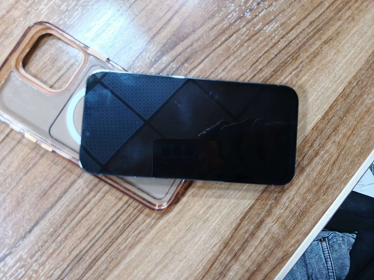 ايفون 13برو ماكس جهاز مبدل بطاريه وشاشه جهاز نضافته 95بل 100 سعره 600الف
مكاني ميسان ***********
