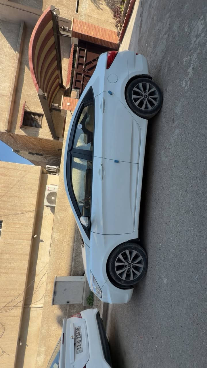 السلام عليكم 
اكسنت 2015 خليجي رقم بغداد بأسمي 
مكينة 1600 للبيع 
مواصفات 1/1 لايت ابو ليد 
ماشية 128 الف كيلو 
السعر 117 بي مجال 
مكاني بغداد زيونة 
***********
