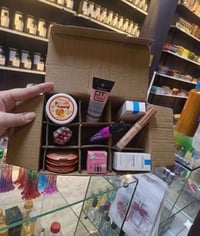 ١٠ قطع • توصيل مجاني • مستحضرات تجميل