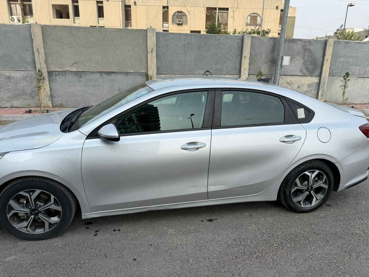 كيا فورتي
 موديل 2019 
حادثها جنطة والبنيد بيه فعصة ومرشوش
 السيارة ليبل واحد عدا الصندوق وبيها 
حادث باالعراق صفحة اليمين البابين والجاملغ الخلفي السيارة بدون دواخل ايرباكات كلها سليمة الكير محورATمو سيفيتي الارضية مغلفة جلد السيارة حلوة وكاعدة
السعر 🌹🌹 120 ورقة
