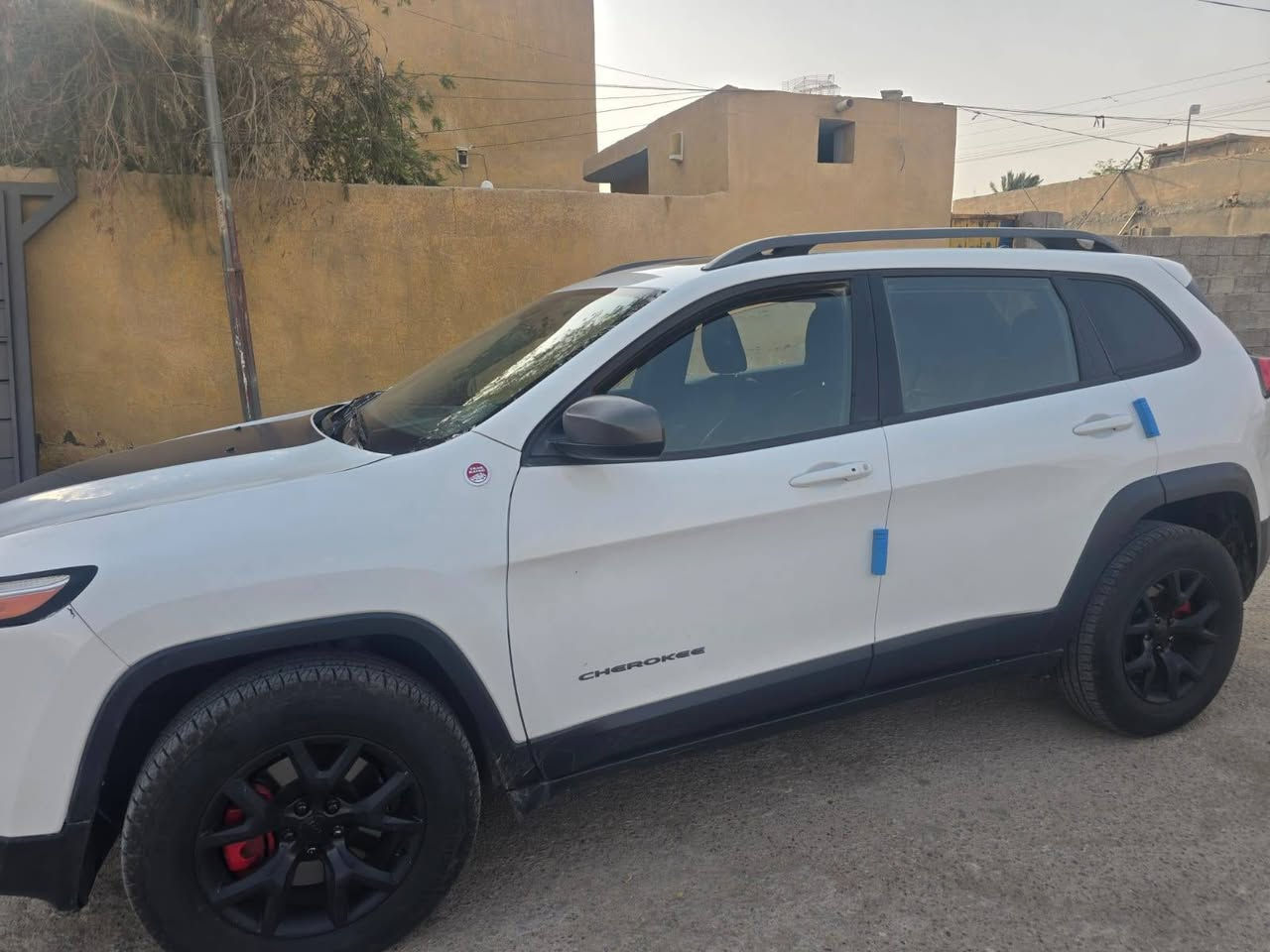 جيب بزون ترايل هوك 
لون ابيض 
موديل 2017 
6سلندر فور ويل ملغي
كير ومكينه كفاله عامه خير من الله 
تبديل باب وجاملق امامي جهه السايق إثر حادث بأمريكا حادث بالعراق باب الي بصف السايق تعمير فقط 
الباقي كله كفاله 
تخم تاير 
تبريد وتدفئه خير من الله 
فول مواصفات بانوراما مزدوجه على طول القمارة
السياره معوقين 
السعر 135 وبيها مجال حك الجية
الاستفسار ***********
