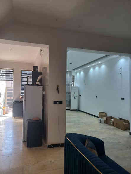 دار للبيع #طابو_صرف 
المساحة ١٢٥ متر واجهه ٦وربع نزال ٢٠
طابقين كامل ما عدا محجر الدرج
بناء حديث ٢٠٢٥
٤ غرف نوم واستقبال وصاله ومطبخ 
بغداد العبيدي الرئاسة شارع ٢٠ 
اول فرع موازي لشارع ٢٠
المنطقة الغير مبلطة قرب شارع ام البنين
السعر ١٦٥ مليون  
***********
