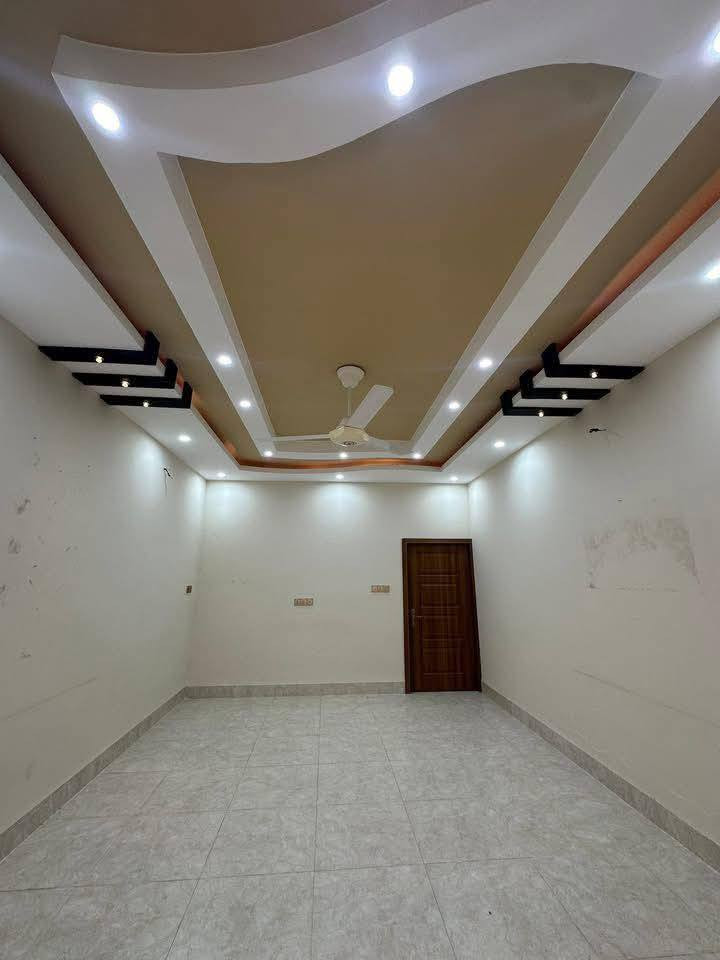 عرض جديد وموقع مميز

دار للبيع ( طابو  )   طابقين جديد فارغ تسليم مباشر . 

المساحة : 200 متر  و الواجهه 10  

الموقع : حي الواسطي _خلف مول حجي زياد مباشرةً

 الطابق الاول يحتوي على غرفتين نوم عدد(2) وهول كبير ومطبخ حار وبارد واستقبال وكراج وحديقة 

الطابق الثاني يحتوي على ثلاثة غرف نوم عدد (3) وصحيات الدار جديد وكامل اي نقص مابي 

💵💵السعر 295 وقابل للمعاملة 💵💵

🔴 1- التعامل يكون مع صاحب العقار الشرعي حصراً
2- المكتب  وسيط بين الطرفين ولحفظ الأجرأات القانونية والتأكد من صحة العقار قبل تسليم اي مبلغ بأشراف قانوني

للأستفسار ✅مراجعة مكتب الاسياد للعقار 🔔

📍عنوان المكتب كركوك واحد حزيران قرب تقاطع الحصو ورمل 
                 للأتصال ***********📱

                             ***********📱

✅نستقبل جميع عروضاتكم السكنيه والتجاريه في كركوك 💯والترويج لها عبر الصفحه الخاصة بل مكتب
                  مكتب  الاسياد للعقار 
للأستثمار والتطوير العقاري 💯 معنا نحو الأفضل

https://www.facebook.com/profile.php?id=100063971986106&mibextid=ZbWKwL
